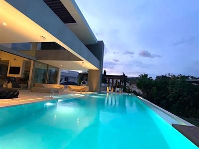 Casa Sarah Pool Night